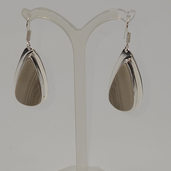 NWOT Handmade Teardrop Shape Striated Agate Earrings - Picture 5 of 8